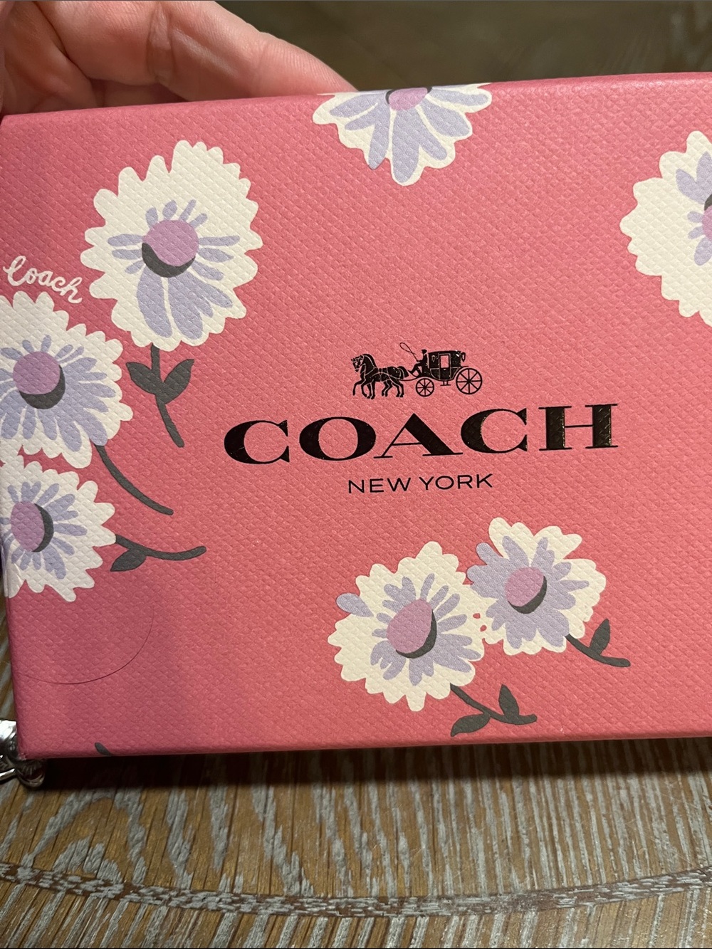 New without tags. Comes with box. Coach Pink Floral Compact Wall - Picture 9 of 10